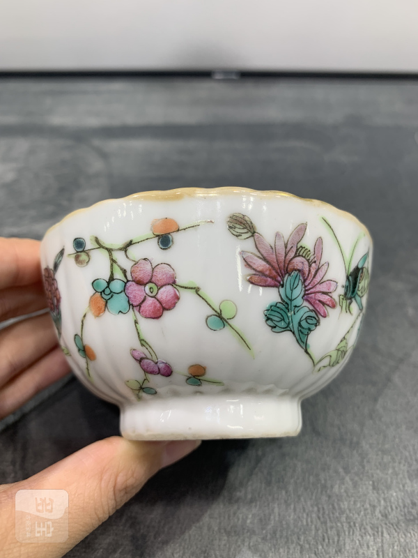 清同治粉彩飞黄腾达纹模印花口碗 - 图6